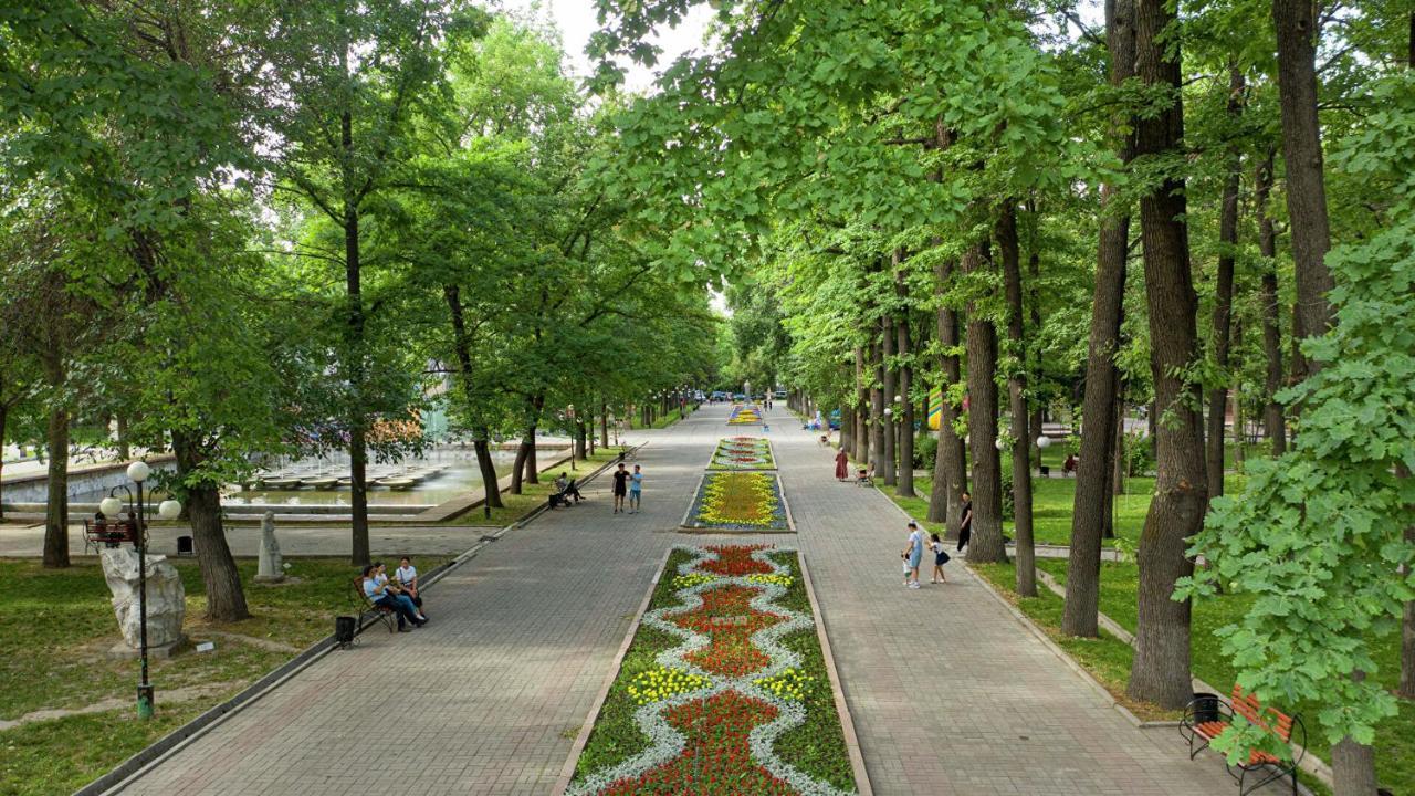 Ocean Hotel Bishkek Exteriör bild