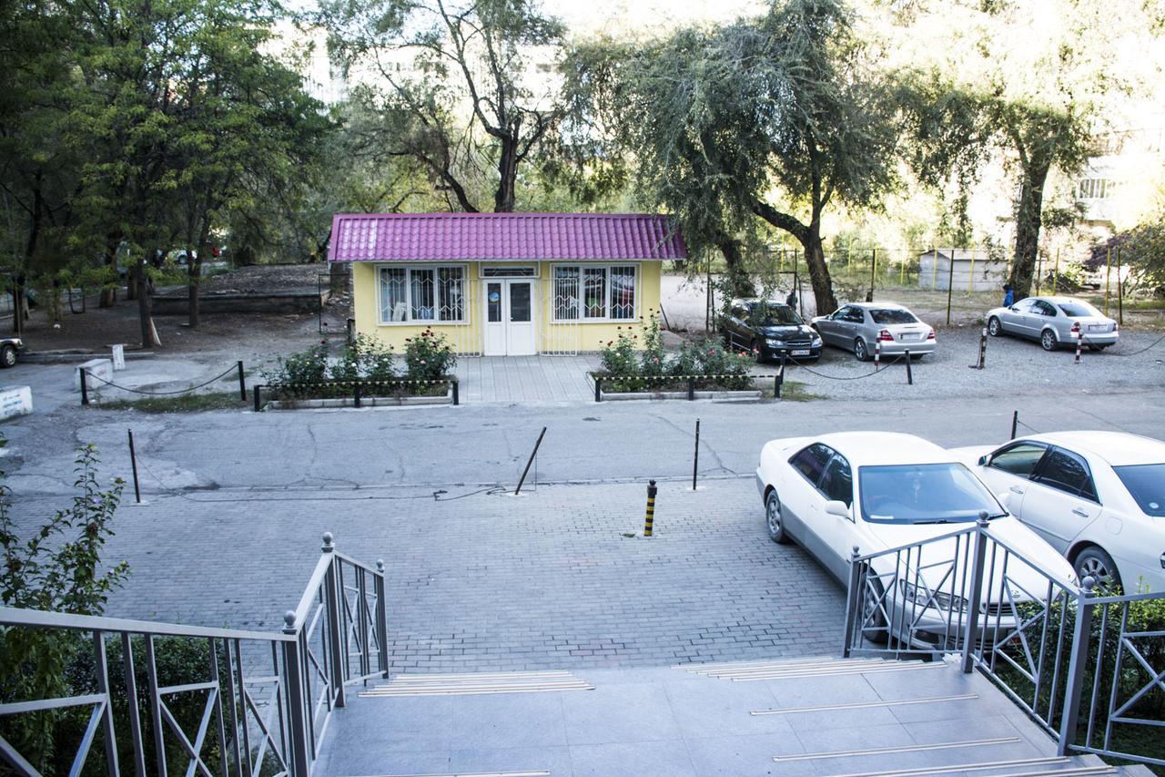 Ocean Hotel Bishkek Exteriör bild