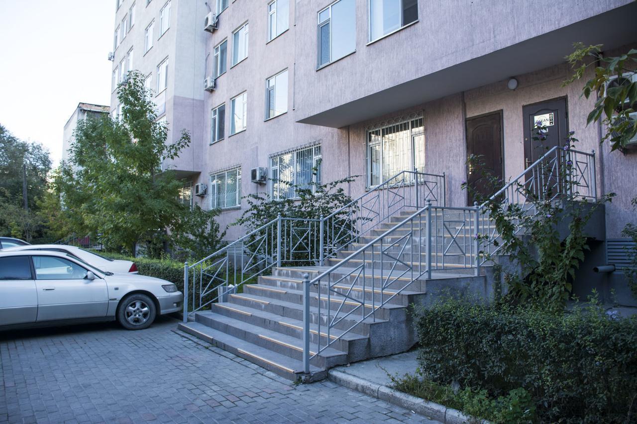 Ocean Hotel Bishkek Exteriör bild